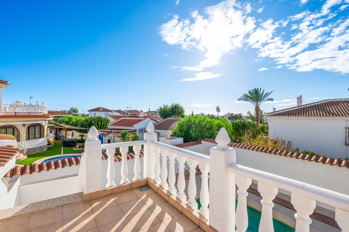 For sale - 3 Bedroom 2 Bathroom Detached Villa in Ciudad Quesada -  - Alicante