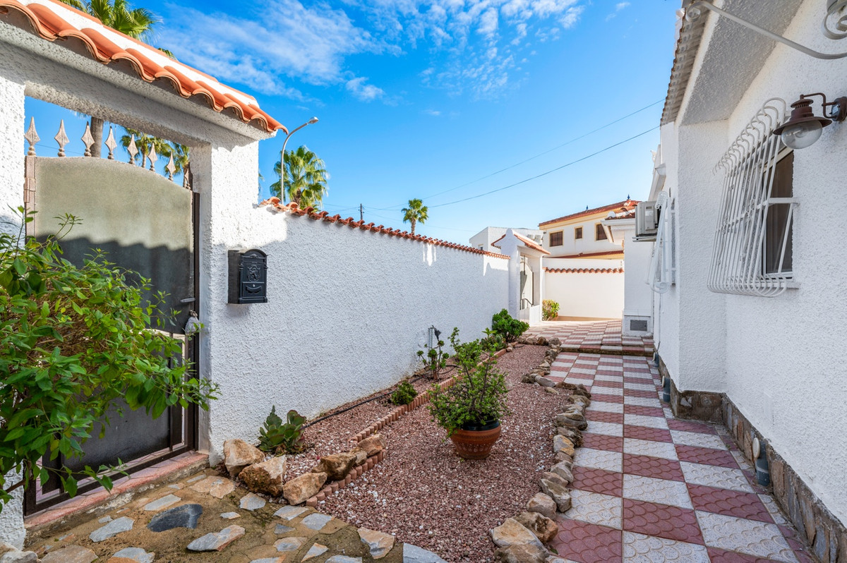 For sale - 3 Bedroom 2 Bathroom Detached Villa in Ciudad Quesada -  - Alicante