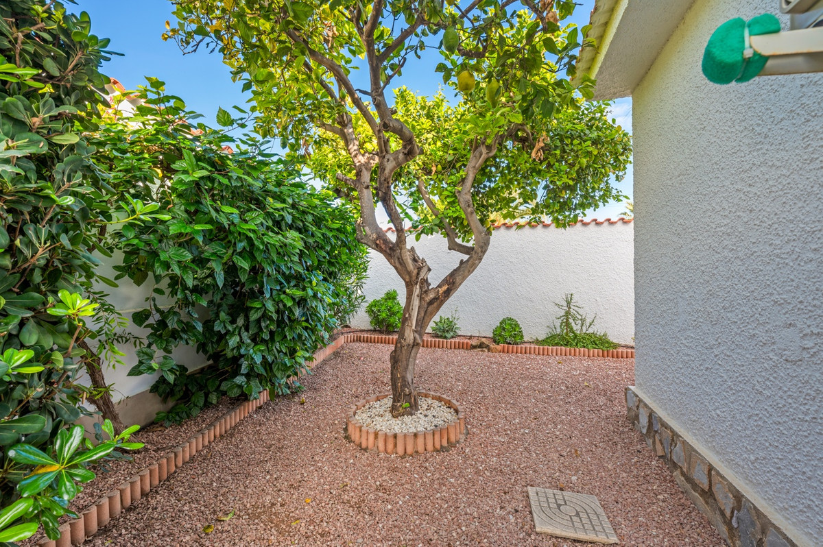 For sale - 3 Bedroom 2 Bathroom Detached Villa in Ciudad Quesada -  - Alicante
