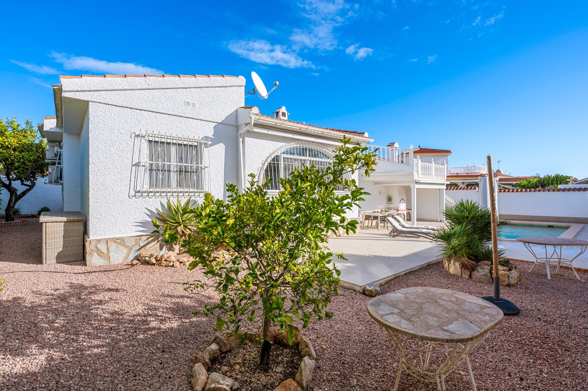 For sale - 3 Bedroom 2 Bathroom Detached Villa in Ciudad Quesada -  - Alicante