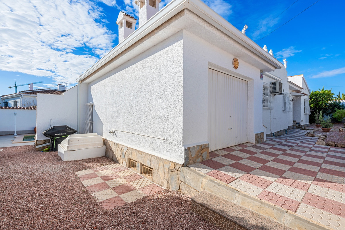 For sale - 3 Bedroom 2 Bathroom Detached Villa in Ciudad Quesada -  - Alicante