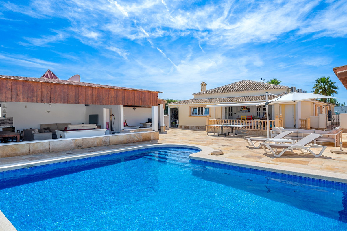 For sale - 6 Bedroom 3 Bathroom House - Finca - Cortijo in Almoradi - Almoradi Centro  - Alicante