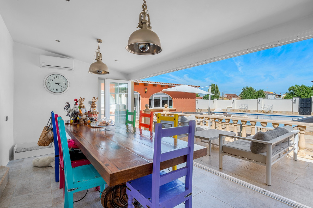 For sale - 6 Bedroom 3 Bathroom House - Finca - Cortijo in Almoradi - Almoradi Centro  - Alicante