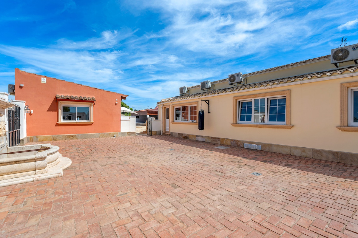 For sale - 6 Bedroom 3 Bathroom House - Finca - Cortijo in Almoradi - Almoradi Centro  - Alicante