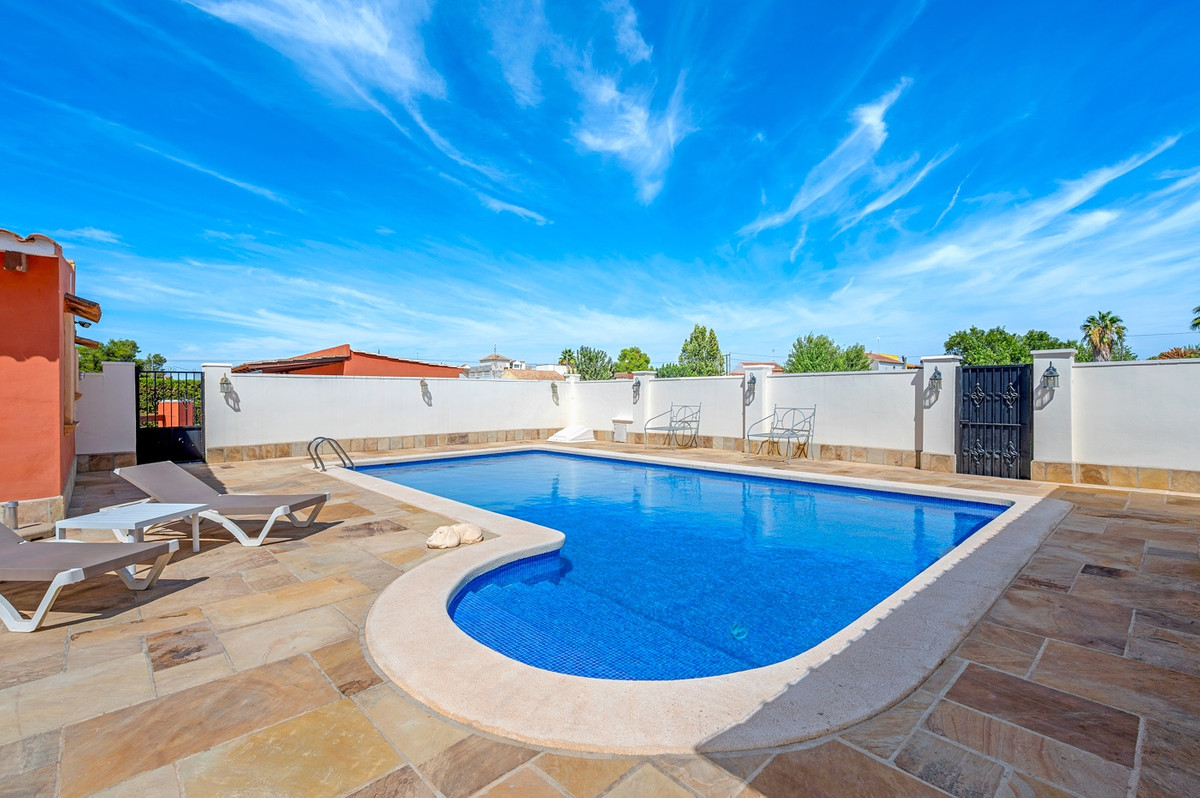 For sale - 6 Bedroom 3 Bathroom House - Finca - Cortijo in Almoradi - Almoradi Centro  - Alicante