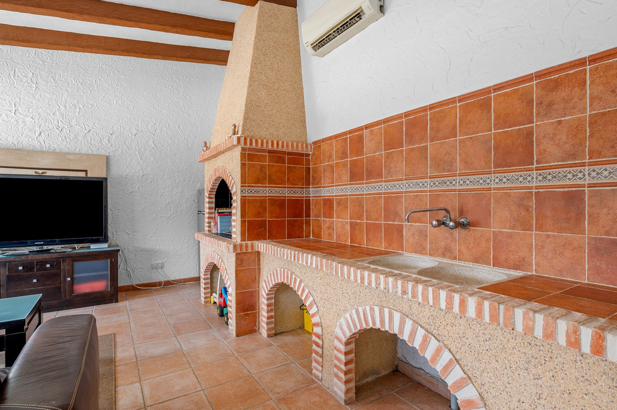 For sale - 6 Bedroom 3 Bathroom House - Finca - Cortijo in Almoradi - Almoradi Centro  - Alicante