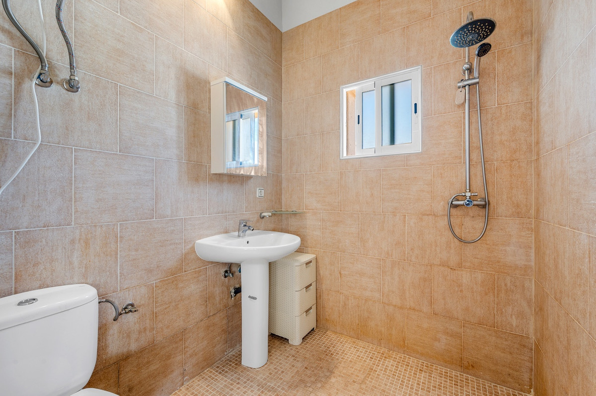 For sale - 6 Bedroom 3 Bathroom House - Finca - Cortijo in Almoradi - Almoradi Centro  - Alicante