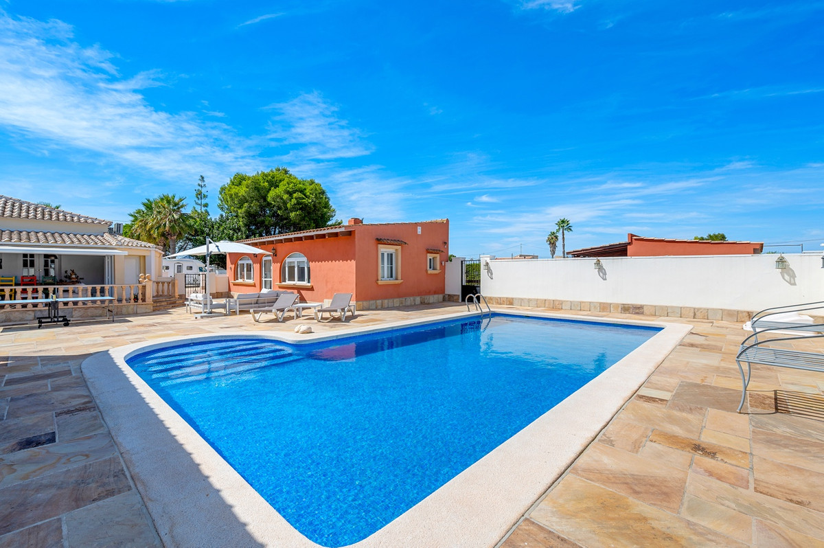 For sale - 6 Bedroom 3 Bathroom House - Finca - Cortijo in Almoradi - Almoradi Centro  - Alicante