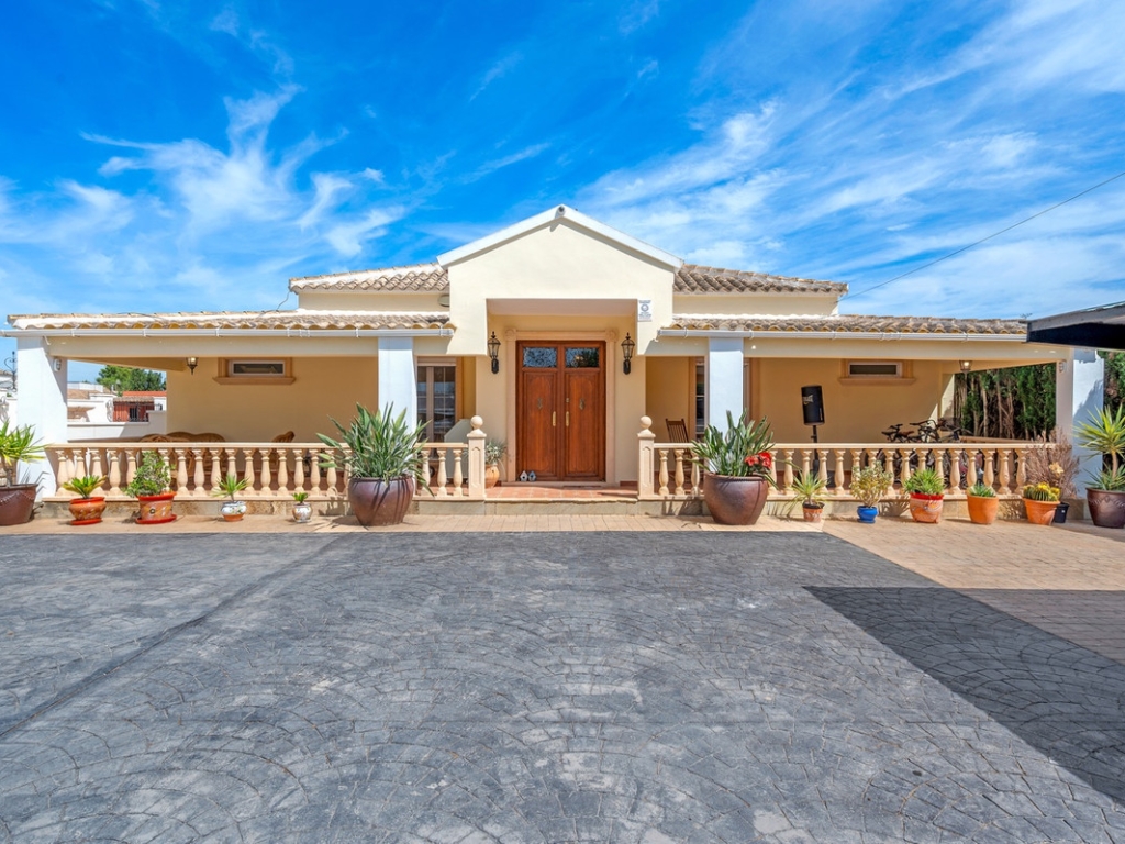 6 Bedroom 3 Bathroom House - Finca - Cortijo in Almoradi
