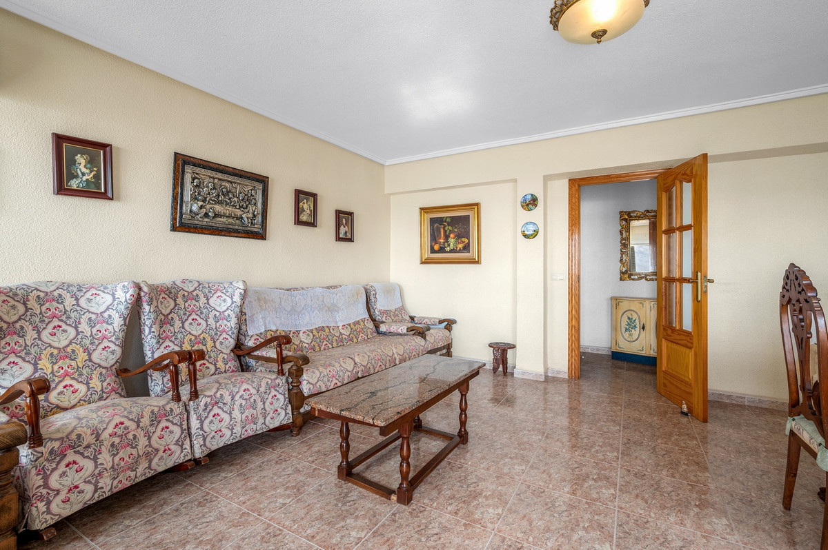 For sale - 3 Bedroom 2 Bathroom Apartment - Ground Floor Apartment in Torrevieja - Torrevieja Centro  - Alicante