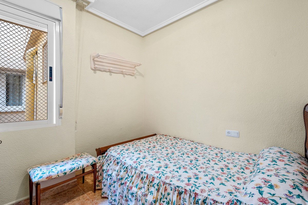 For sale - 3 Bedroom 2 Bathroom Apartment - Ground Floor Apartment in Torrevieja - Torrevieja Centro  - Alicante
