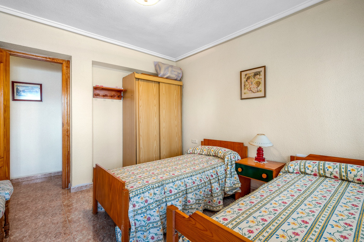 For sale - 3 Bedroom 2 Bathroom Apartment - Ground Floor Apartment in Torrevieja - Torrevieja Centro  - Alicante