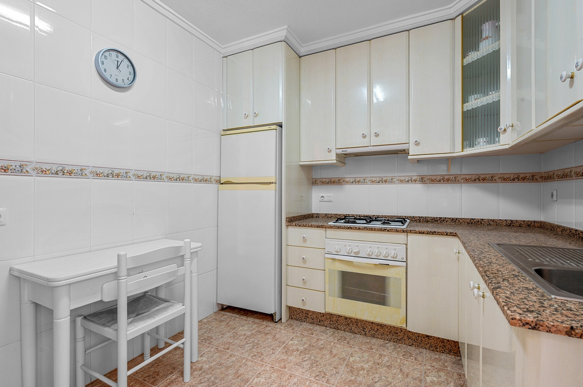For sale - 3 Bedroom 2 Bathroom Apartment - Ground Floor Apartment in Torrevieja - Torrevieja Centro  - Alicante