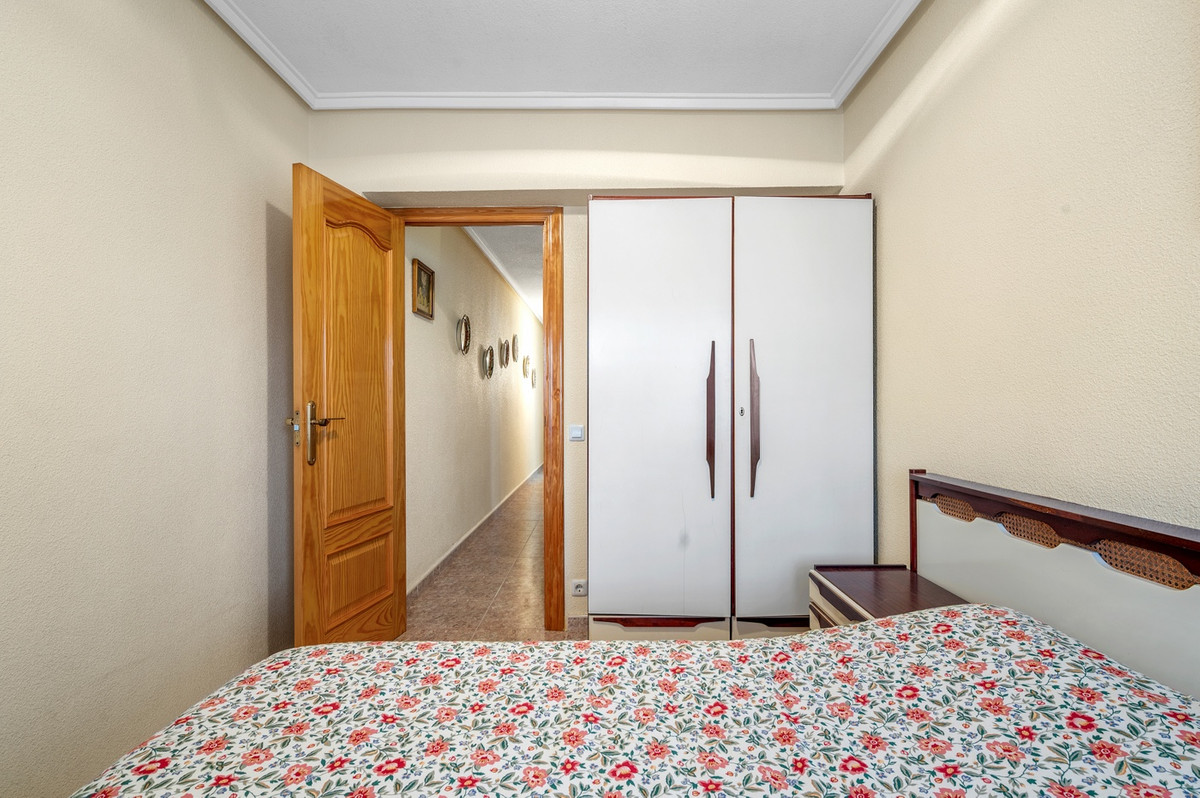 For sale - 3 Bedroom 2 Bathroom Apartment - Ground Floor Apartment in Torrevieja - Torrevieja Centro  - Alicante