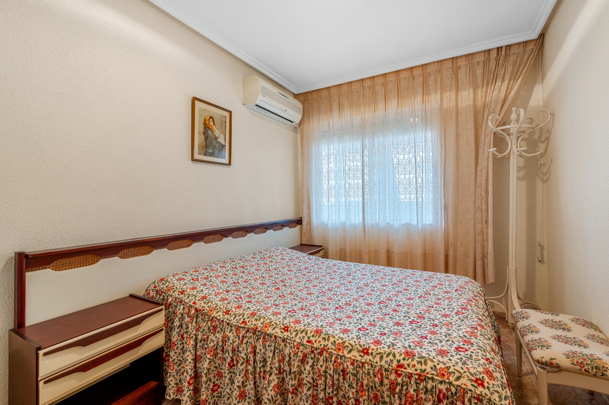 For sale - 3 Bedroom 2 Bathroom Apartment - Ground Floor Apartment in Torrevieja - Torrevieja Centro  - Alicante