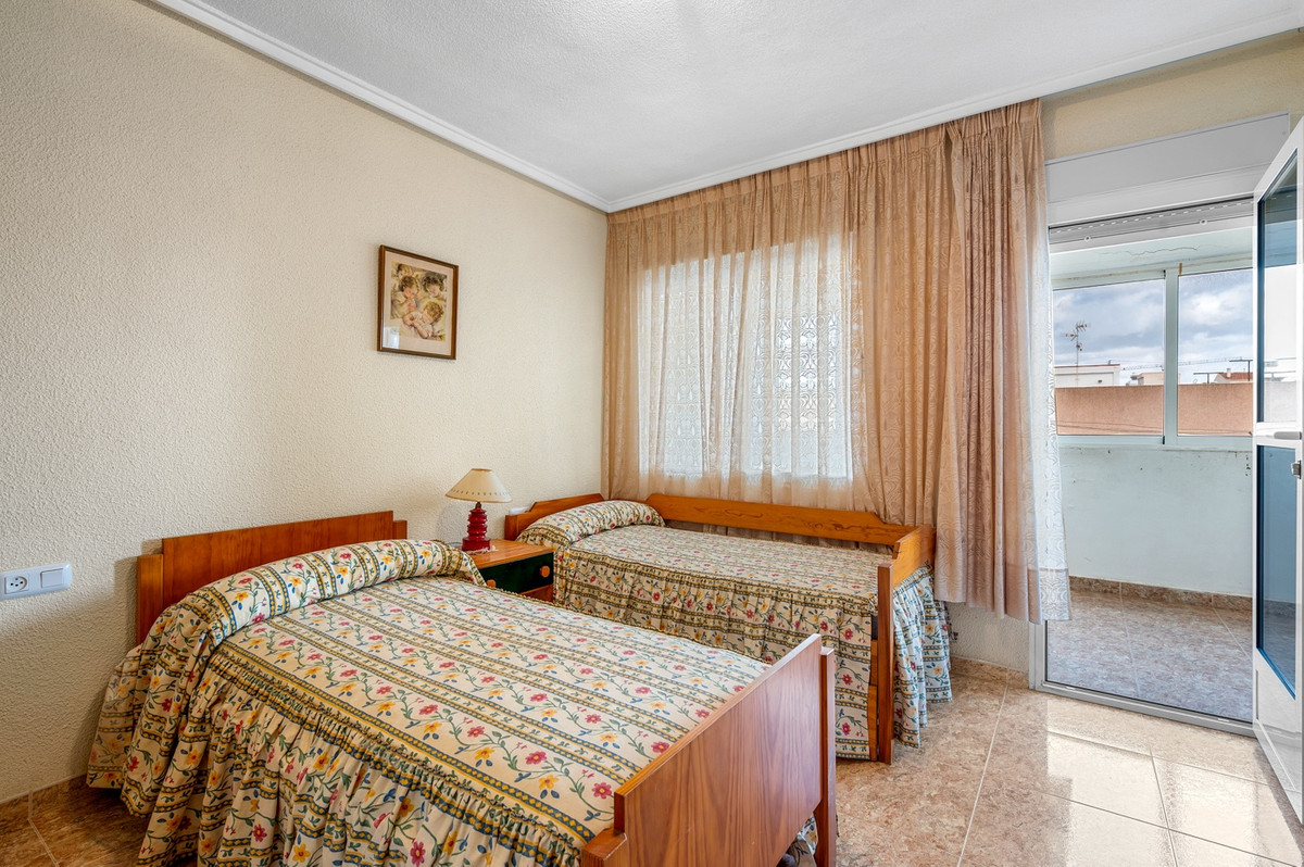 For sale - 3 Bedroom 2 Bathroom Apartment - Ground Floor Apartment in Torrevieja - Torrevieja Centro  - Alicante