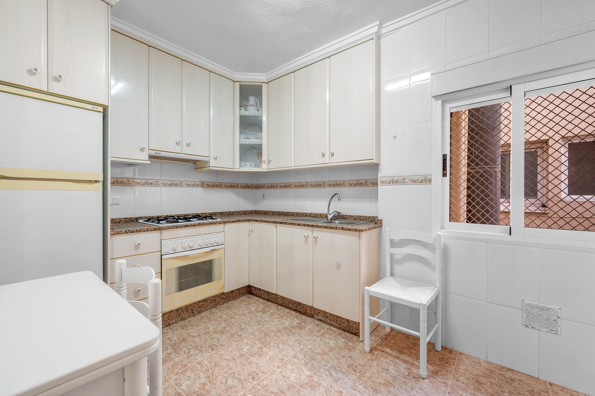 For sale - 3 Bedroom 2 Bathroom Apartment - Ground Floor Apartment in Torrevieja - Torrevieja Centro  - Alicante