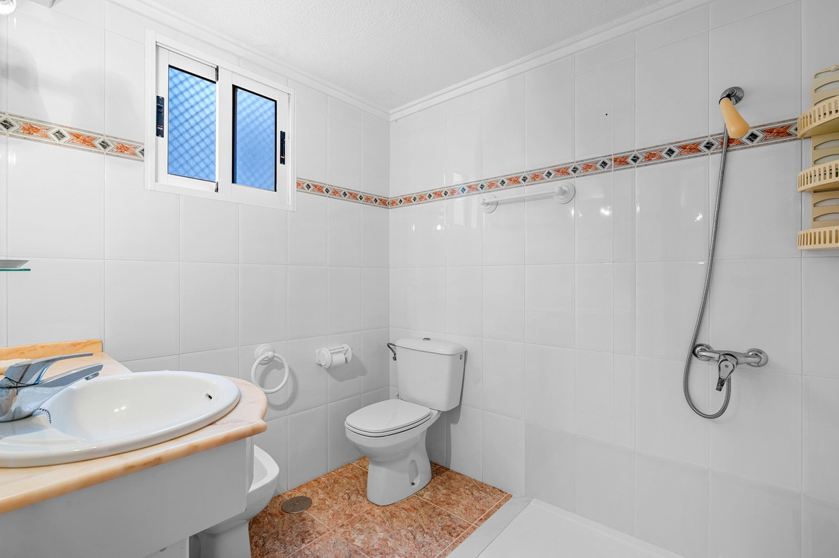 For sale - 3 Bedroom 2 Bathroom Apartment - Ground Floor Apartment in Torrevieja - Torrevieja Centro  - Alicante