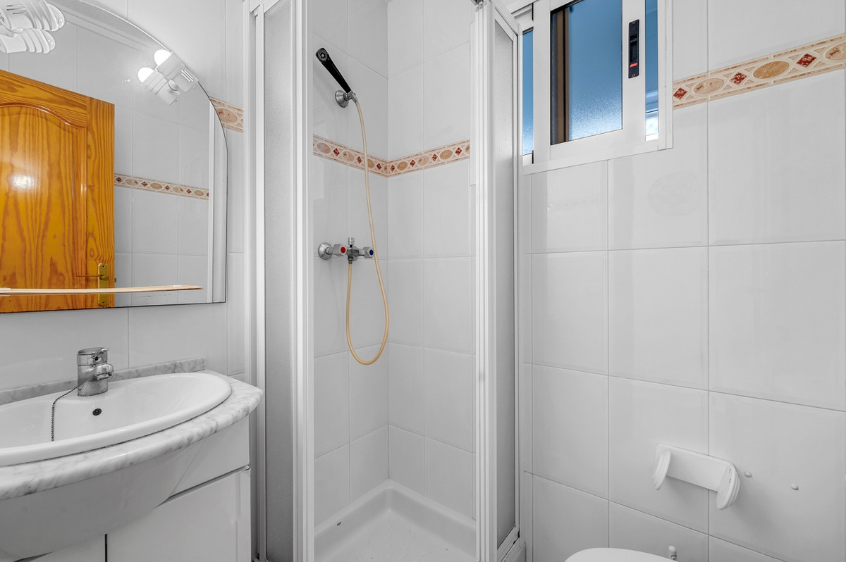 For sale - 3 Bedroom 2 Bathroom Apartment - Ground Floor Apartment in Torrevieja - Torrevieja Centro  - Alicante