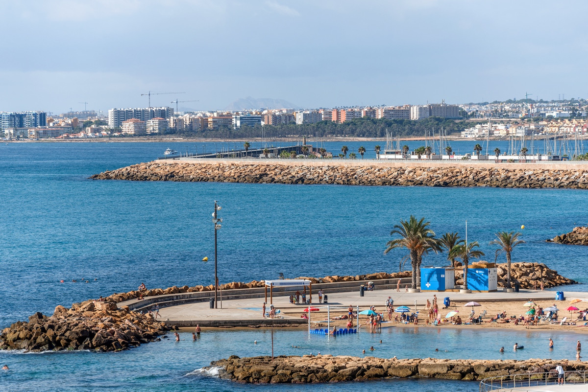 For sale - 3 Bedroom 2 Bathroom Apartment - Ground Floor Apartment in Torrevieja - Torrevieja Centro  - Alicante