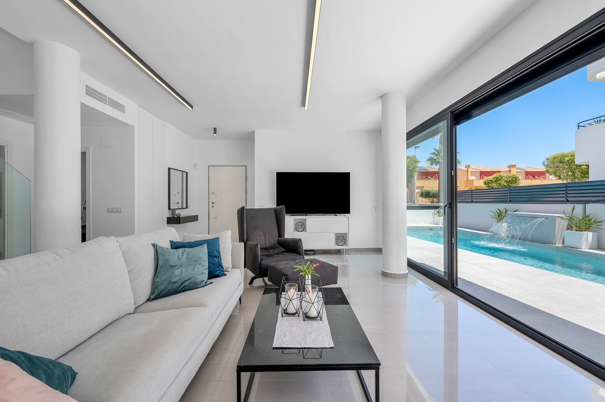 For sale - 4 Bedroom 3 Bathroom House - Detached Villa in Guardamar del Segura - Guardamar del Segura Centro  - Alicante