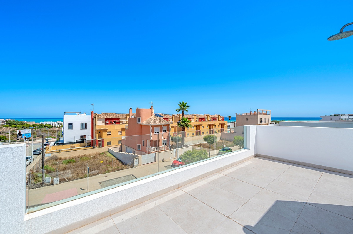 For sale - 4 Bedroom 3 Bathroom House - Detached Villa in Guardamar del Segura - Guardamar del Segura Centro  - Alicante