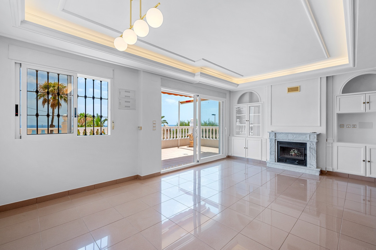 For sale - 4 Bedroom 3 Bathroom House - Detached Villa in Torrevieja - Torrevieja Centro  - Alicante