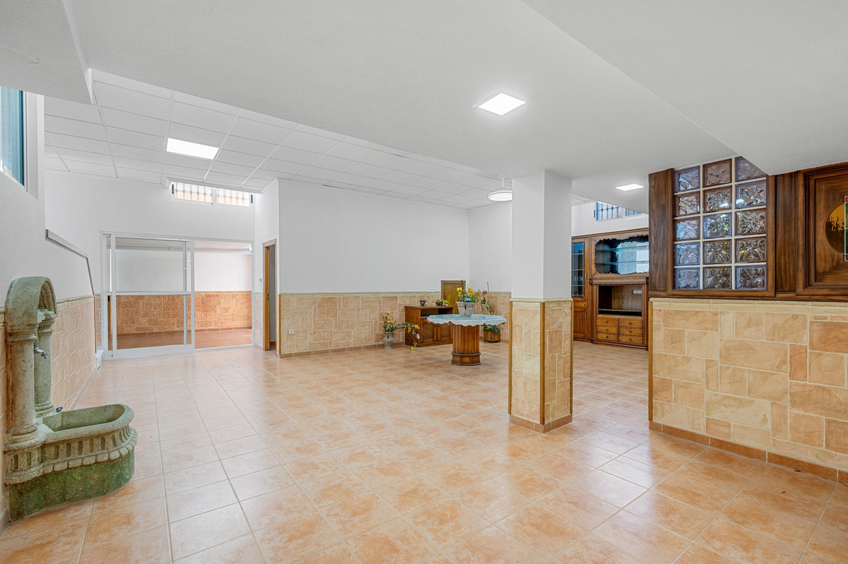 For sale - 4 Bedroom 3 Bathroom House - Detached Villa in Torrevieja - Torrevieja Centro  - Alicante