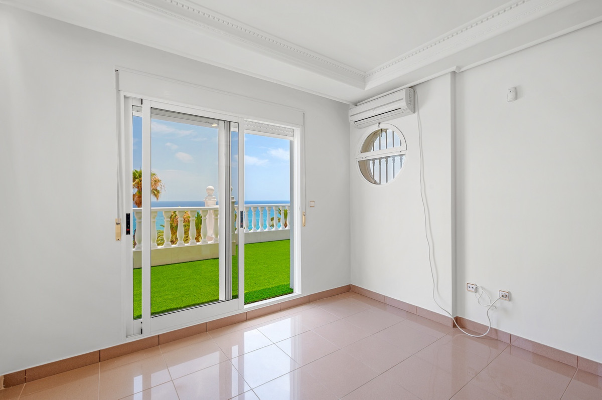 For sale - 4 Bedroom 3 Bathroom House - Detached Villa in Torrevieja - Torrevieja Centro  - Alicante