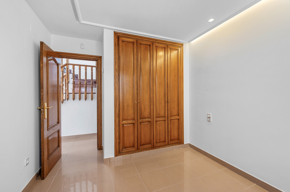 For sale - 4 Bedroom 3 Bathroom House - Detached Villa in Torrevieja - Torrevieja Centro  - Alicante