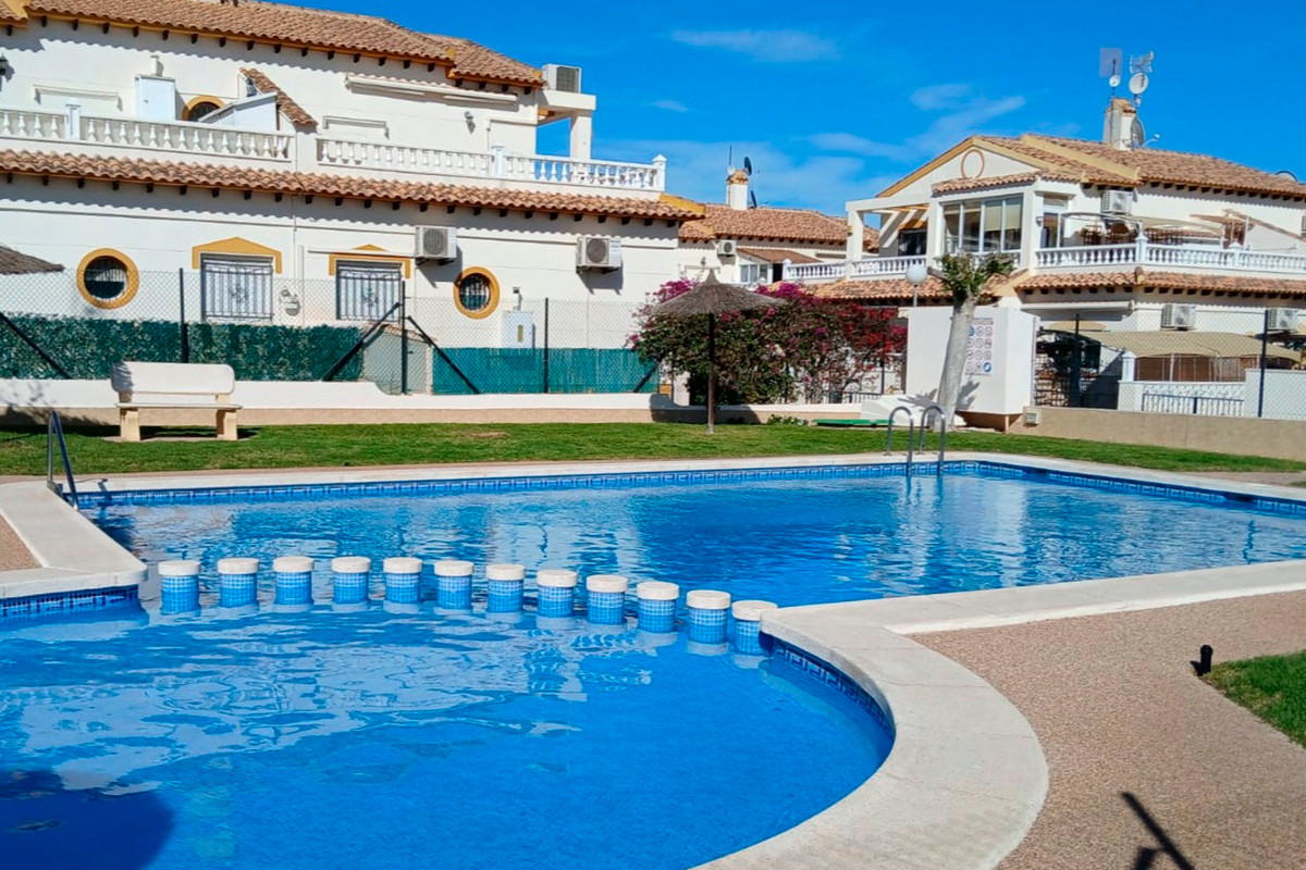 For sale - 3 Bedroom 2 Bathroom House - Townhouse in Orihuela - Orihuela Costa  - Alicante