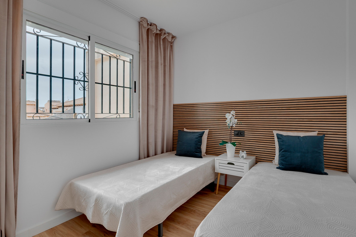 For sale - 3 Bedroom 2 Bathroom House - Townhouse in Orihuela - Orihuela Costa  - Alicante