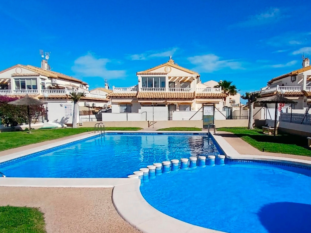 3 Bedroom 2 Bathroom House - Townhouse in Orihuela