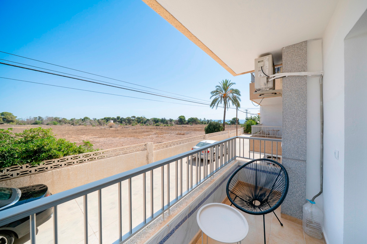 For sale - 2 Bedroom 2 Bathroom Apartment - Middle Floor Apartment in Orihuela - Punta Prima  - Alicante