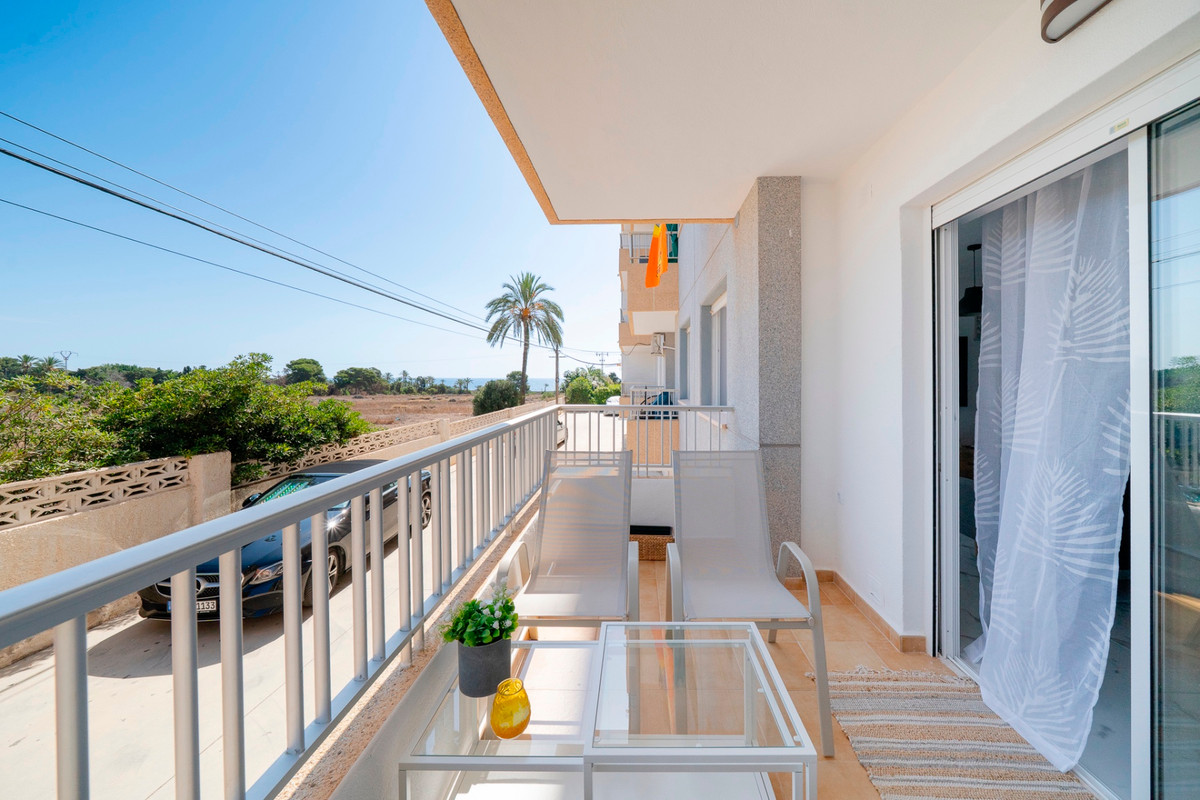 For sale - 2 Bedroom 2 Bathroom Apartment - Middle Floor Apartment in Orihuela - Punta Prima  - Alicante