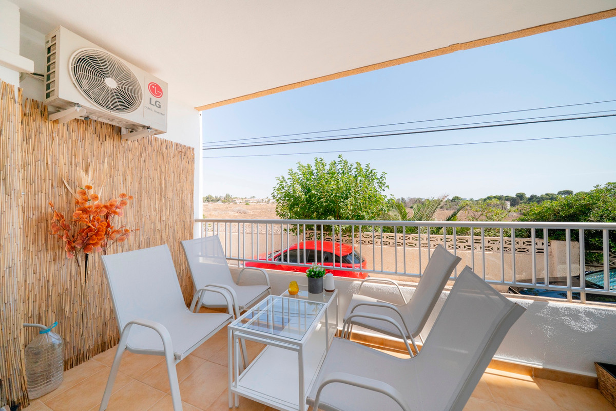 For sale - 2 Bedroom 2 Bathroom Apartment - Middle Floor Apartment in Orihuela - Punta Prima  - Alicante