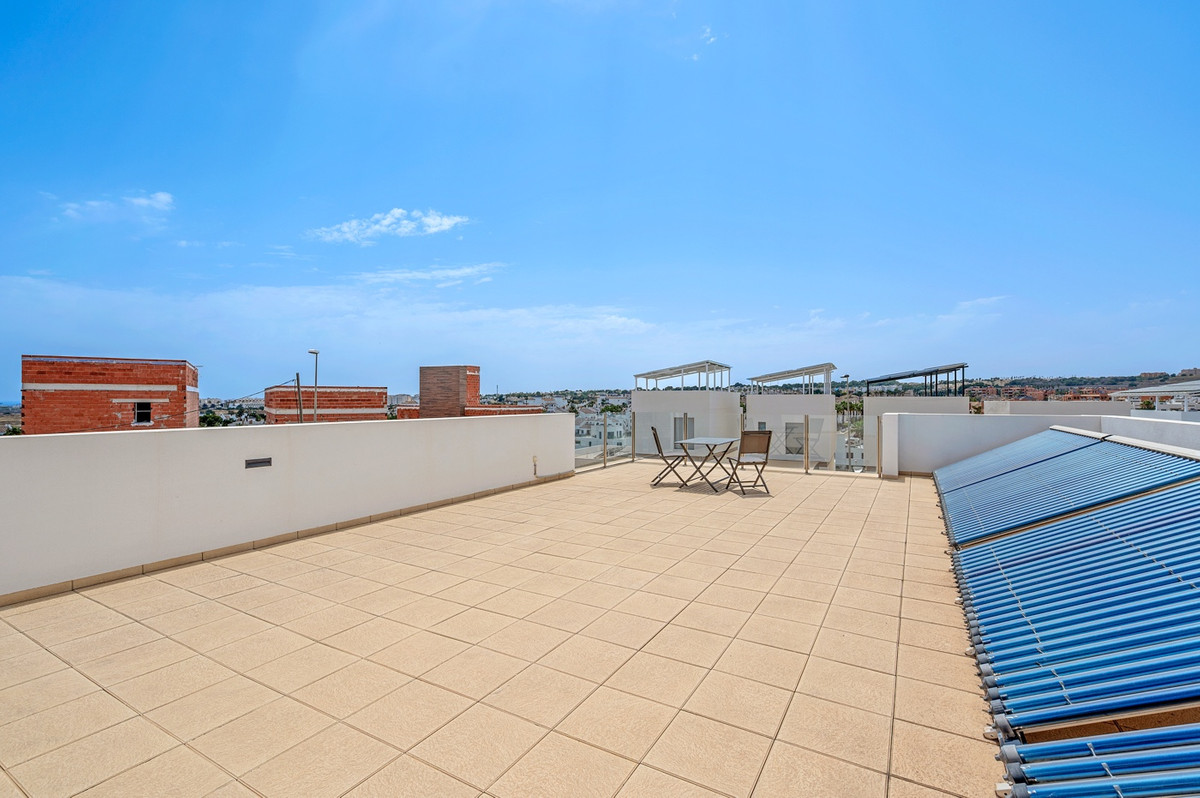 For sale - 3 Bedroom 2 Bathroom House - Detached Villa in Orihuela - Villamartin  - Alicante