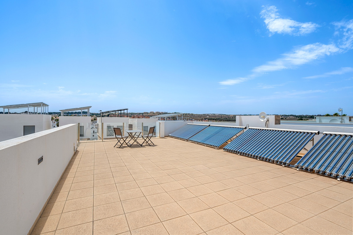 For sale - 3 Bedroom 2 Bathroom House - Detached Villa in Orihuela - Villamartin  - Alicante