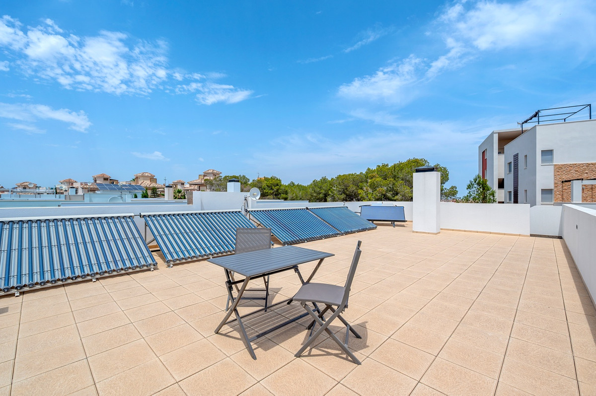 For sale - 3 Bedroom 2 Bathroom House - Detached Villa in Orihuela - Villamartin  - Alicante
