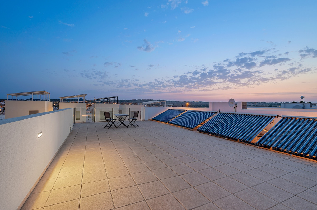For sale - 3 Bedroom 2 Bathroom House - Detached Villa in Orihuela - Villamartin  - Alicante