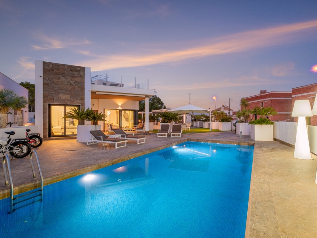 3 Bedroom 2 Bathroom House - Detached Villa in Orihuela