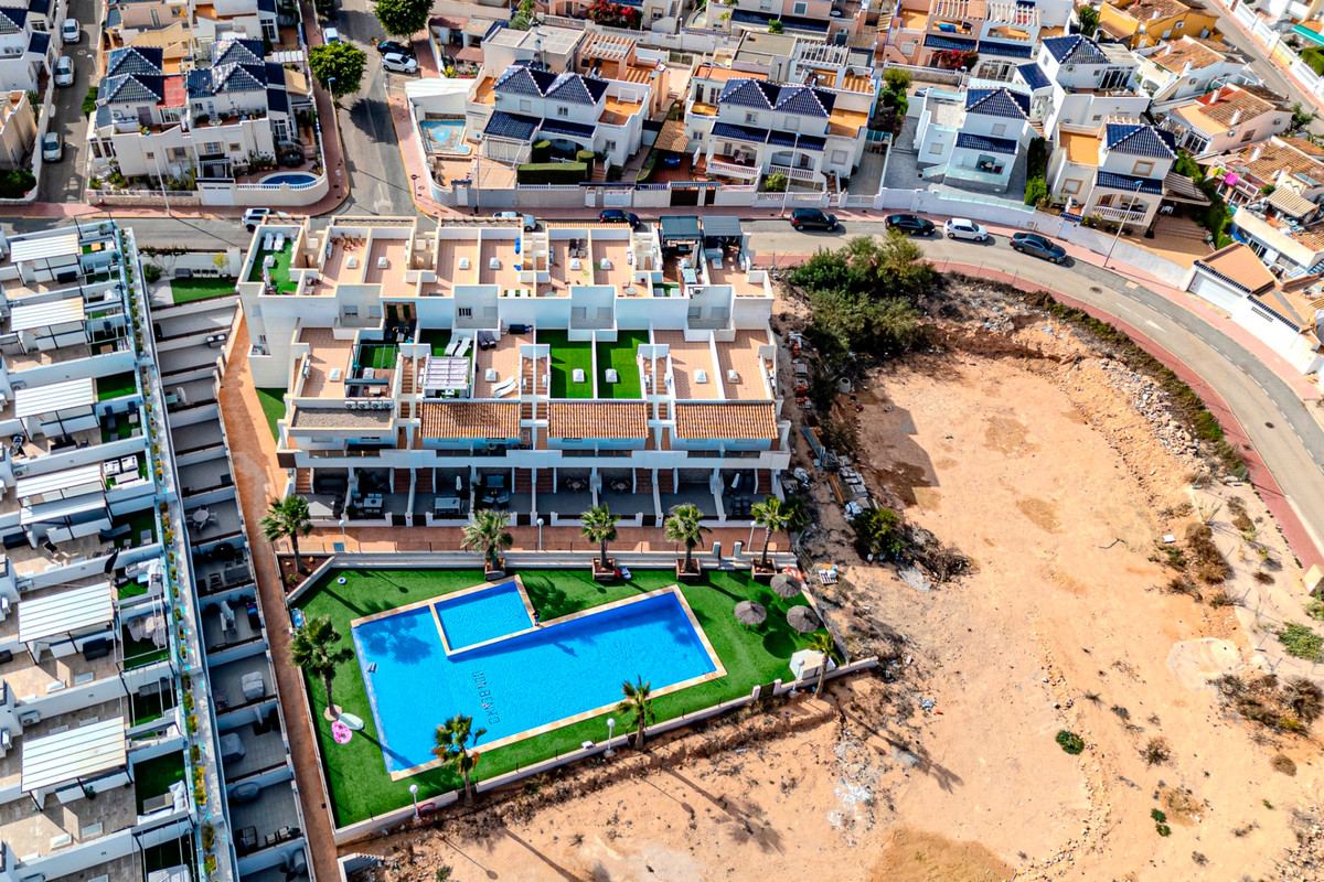 For sale - 3 Bedroom 2 Bathroom House - Townhouse in Orihuela - Los Balcones  - Alicante