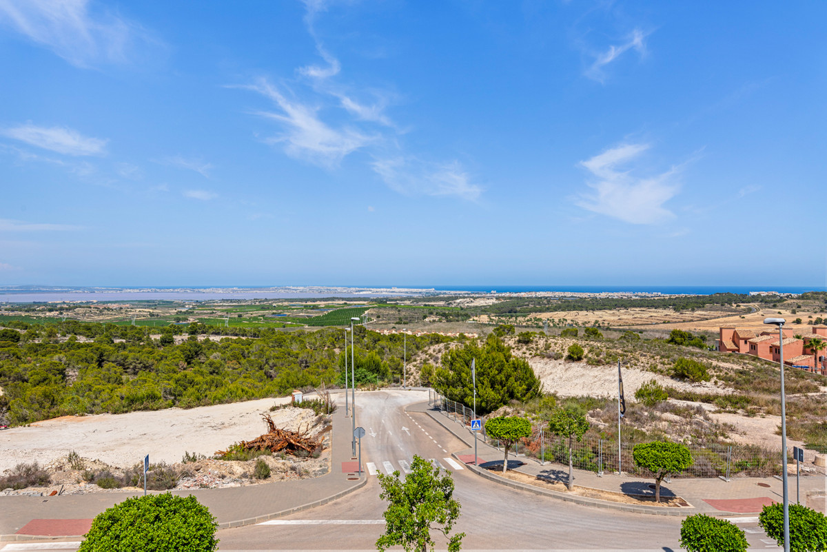 For sale - 5 Bedroom 4 Bathroom House - Detached Villa in San Miguel de Salinas - San Miguel de Salinas Centro  - Alicante