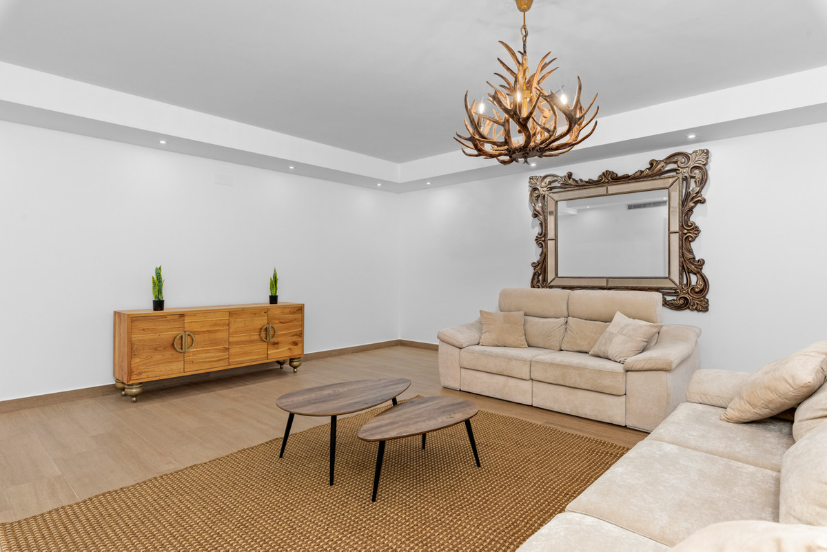 For sale - 5 Bedroom 4 Bathroom House - Detached Villa in San Miguel de Salinas - San Miguel de Salinas Centro  - Alicante