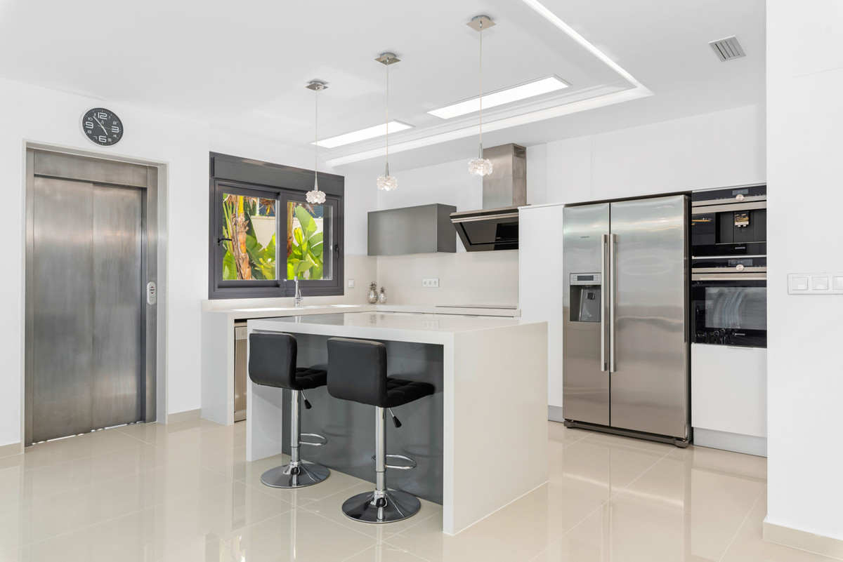 For sale - 5 Bedroom 4 Bathroom House - Detached Villa in San Miguel de Salinas - San Miguel de Salinas Centro  - Alicante