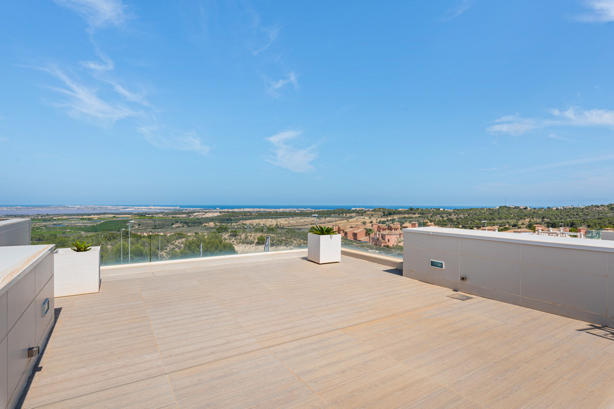 For sale - 5 Bedroom 4 Bathroom House - Detached Villa in San Miguel de Salinas - San Miguel de Salinas Centro  - Alicante