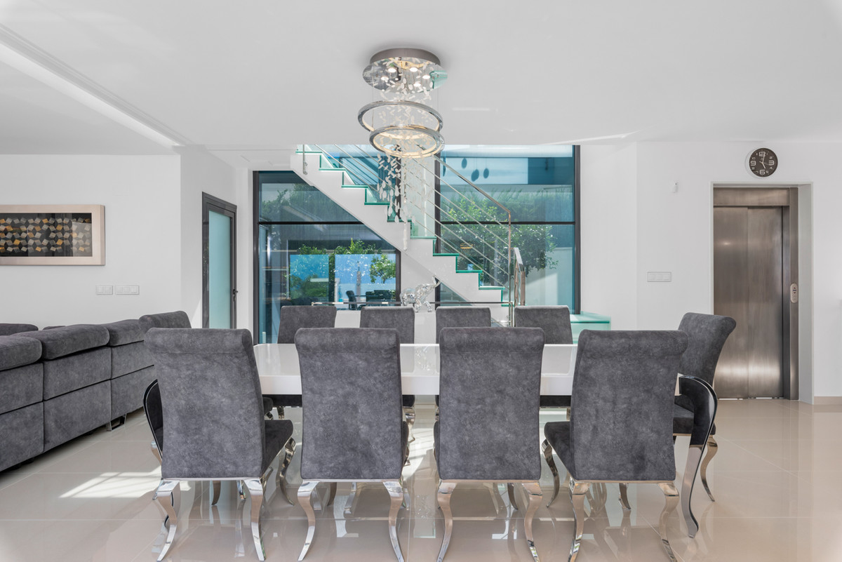 For sale - 5 Bedroom 4 Bathroom House - Detached Villa in San Miguel de Salinas - San Miguel de Salinas Centro  - Alicante