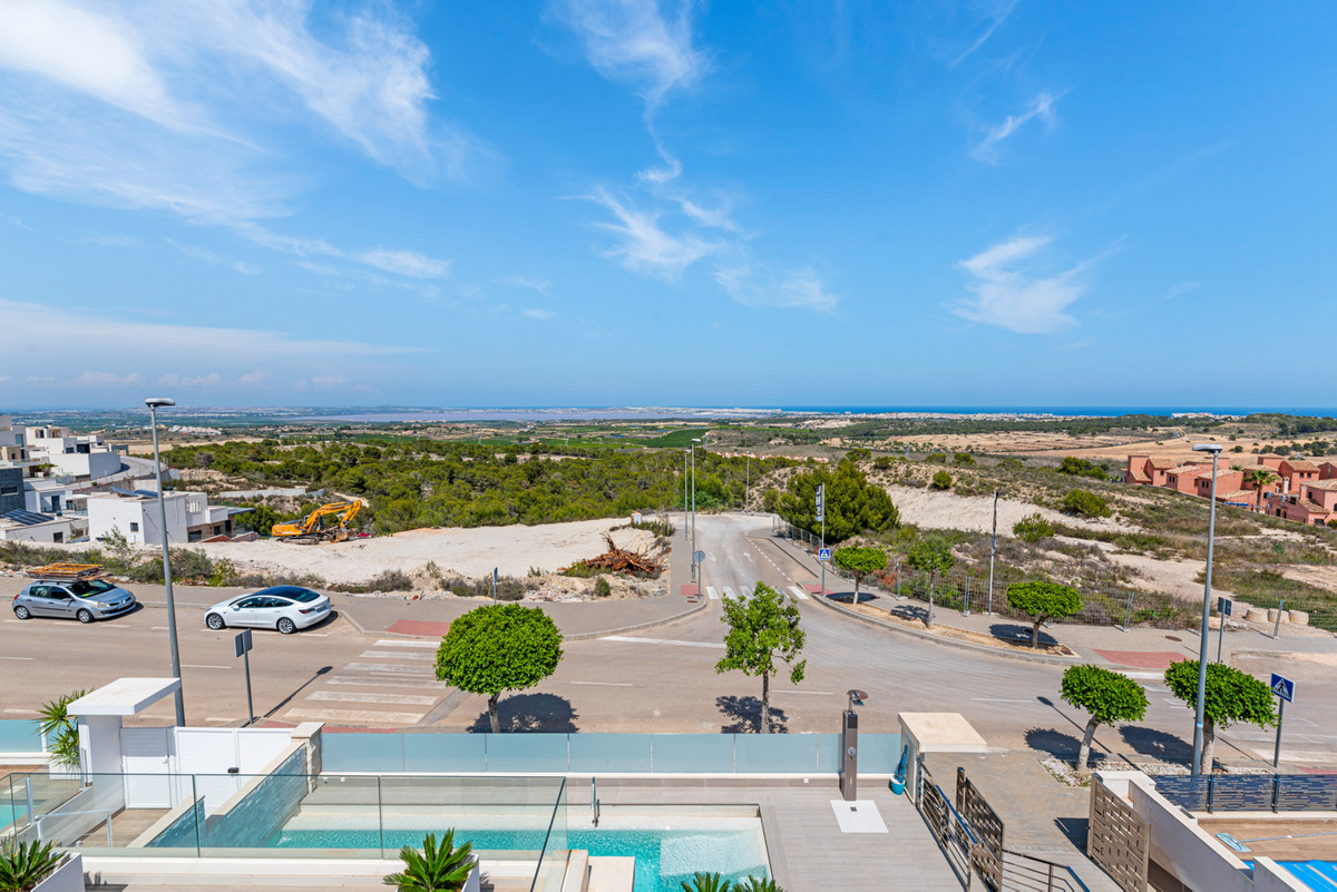 For sale - 5 Bedroom 4 Bathroom House - Detached Villa in San Miguel de Salinas - San Miguel de Salinas Centro  - Alicante