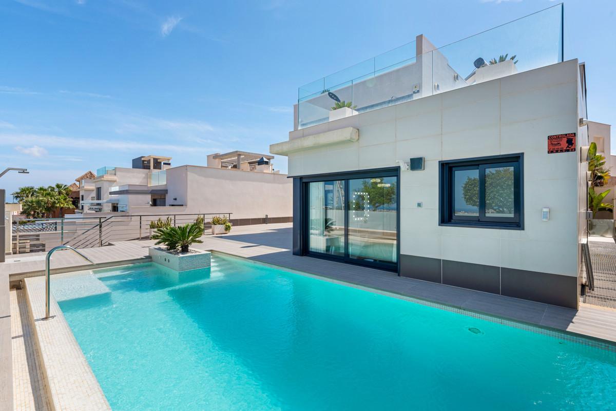 For sale - 5 Bedroom 4 Bathroom House - Detached Villa in San Miguel de Salinas - San Miguel de Salinas Centro  - Alicante