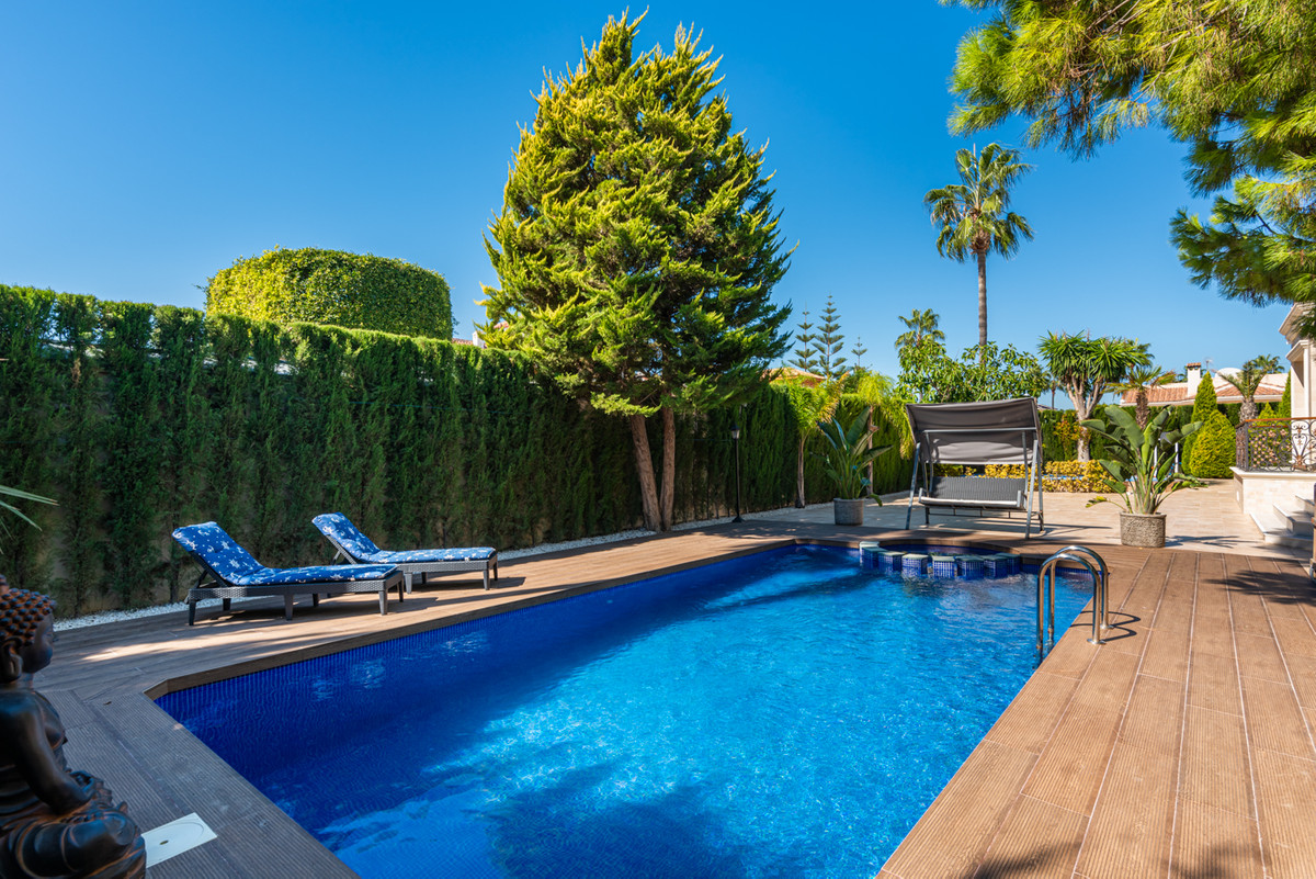 For sale - 5 Bedroom 3 Bathroom House - Detached Villa in Rojales - Dona Pepa  - Alicante